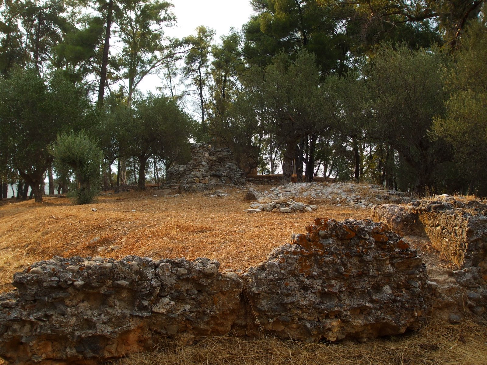 you can see the crappy building behind these ruins