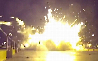 Falcon 9 first stage explodes on barge